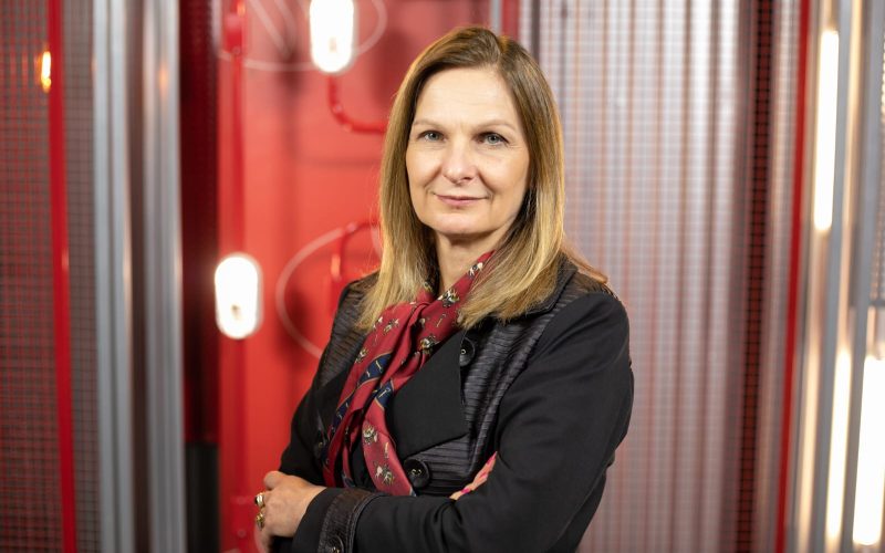 Economista-chefe do Santander analisa o cenário do Brasil no mercado internacional em encontro com empresários paranaenses