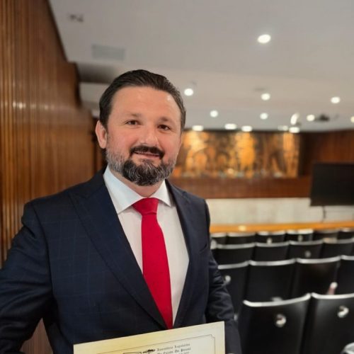 Advogado de Lapa recebe reconhecimento da Assembleia Legislativa do Paraná entre os destacados juristas do Estado