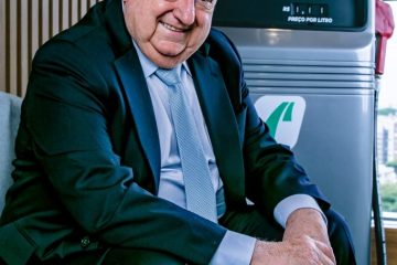 Comenda “Tropeiro da Lapa” é concedida a Arnoldo Hammerschmidt pela IHCL em evento no dia 20 de junho