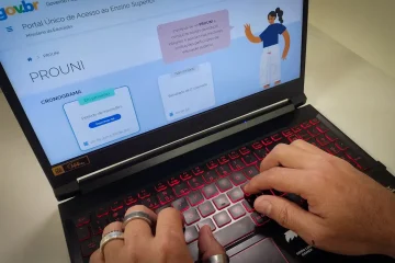 Prazo final para estudantes validarem dados de inscrição no Prouni é hoje