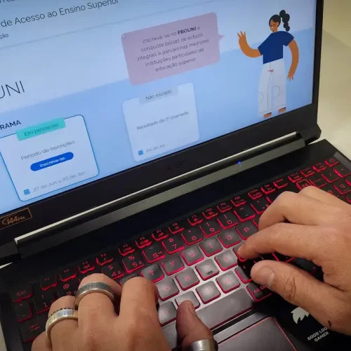 Prazo final para estudantes validarem dados de inscrição no Prouni é hoje