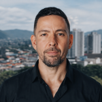 Investigação independente aponta possíveis conflitos de interesse em relações entre executivos da CrowdStrike e revenda no Brasil