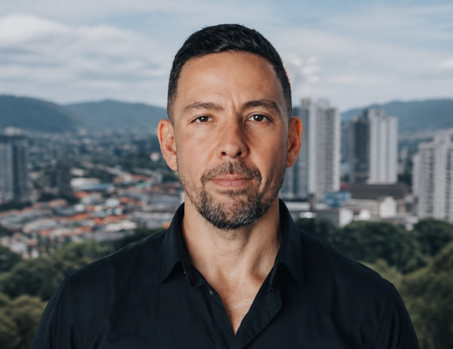 Investigação independente aponta possíveis conflitos de interesse em relações entre executivos da CrowdStrike e revenda no Brasil