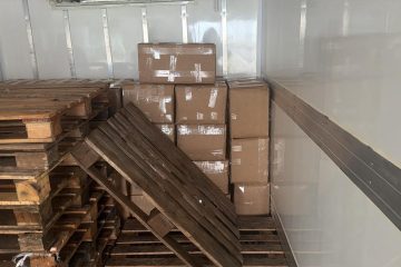 Caminhão na BR-277 é flagrado com 1,2 tonelada de maconha escondida em 24 caixas