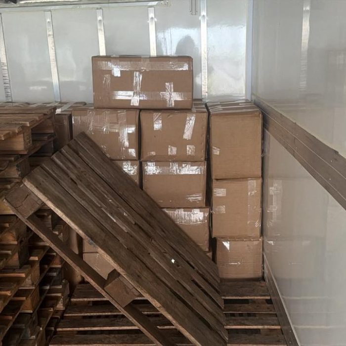 Caminhão na BR-277 é flagrado com 1,2 tonelada de maconha escondida em 24 caixas